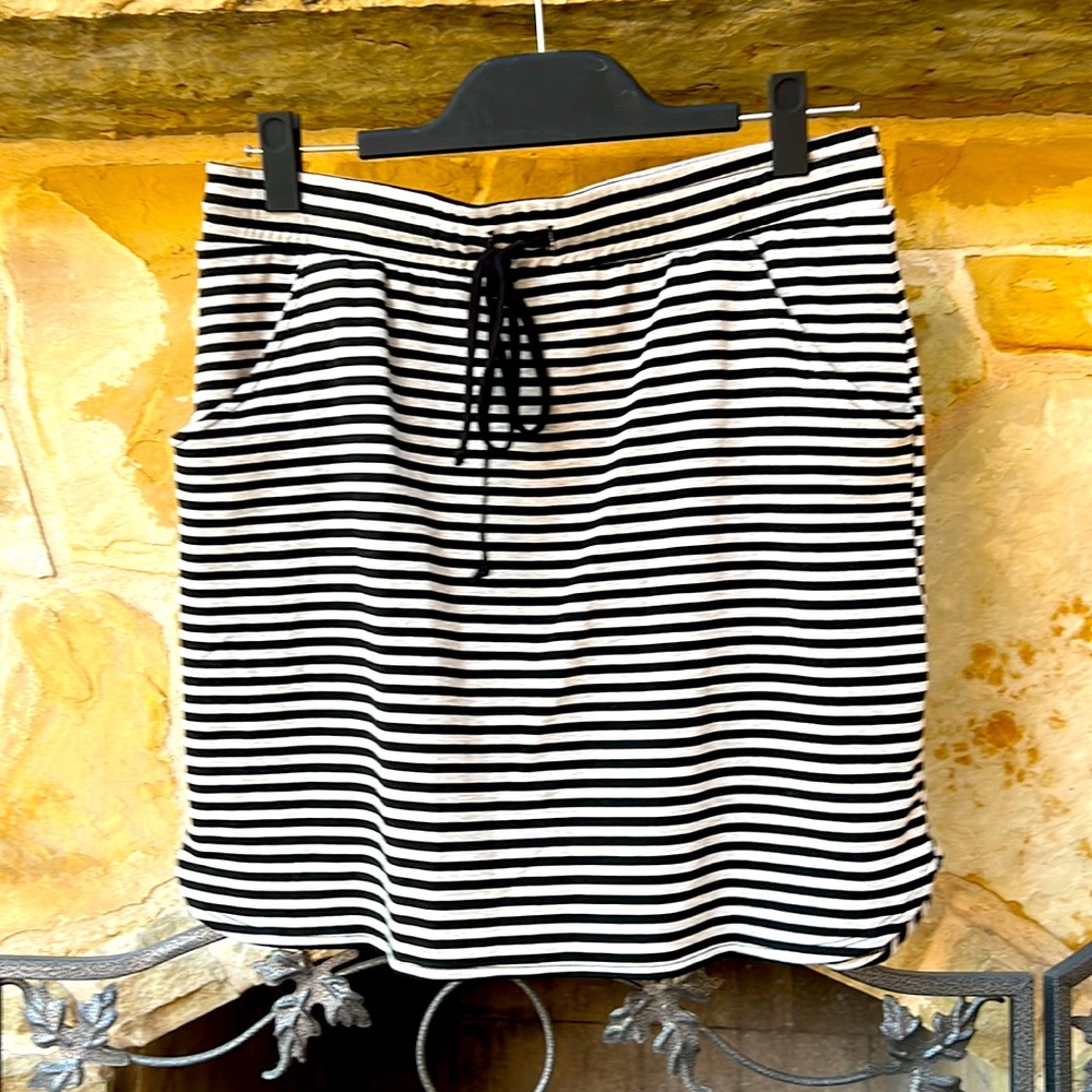 Stripped, fully lined cotton skirt from Reneec